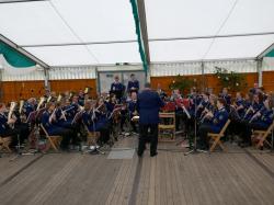 027_07-29-2017-zeltgottesdienst_kaffeetrinken_für_die_ehrenmitglieder