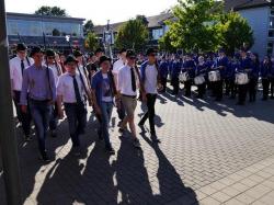 084_07-30-2017-ausholen_neues_königspaar_und_parade