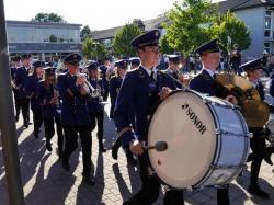 092_07-30-2017-ausholen_neues_königspaar_und_parade