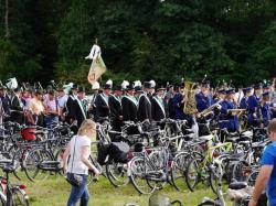 016_07-30-2017-ausholen_neues_königspaar_und_parade