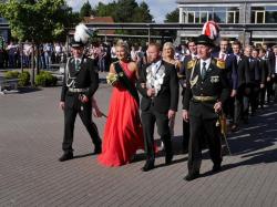 033_07-30-2017-ausholen_neues_königspaar_und_parade