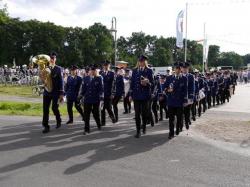 021_07-30-2017-ausholen_neues_königspaar_und_parade