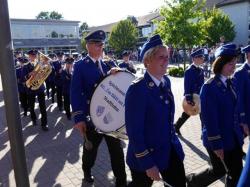 089_07-30-2017-ausholen_neues_königspaar_und_parade