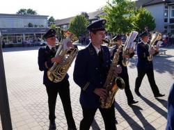 094_07-30-2017-ausholen_neues_königspaar_und_parade