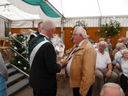 046_07-29-2017-zeltgottesdienst_kaffeetrinken_für_die_ehrenmitglieder