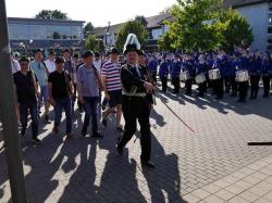 070_07-30-2017-ausholen_neues_königspaar_und_parade