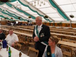 042_07-29-2017-zeltgottesdienst_kaffeetrinken_für_die_ehrenmitglieder