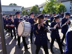 091_07-30-2017-ausholen_neues_königspaar_und_parade