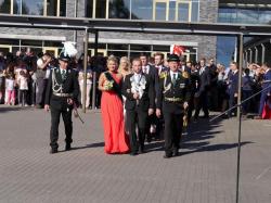 031_07-30-2017-ausholen_neues_königspaar_und_parade