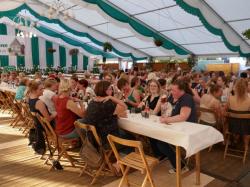 004Schmücken des Festzeltes mit Dämmerschoppen