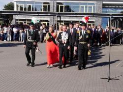 032_07-30-2017-ausholen_neues_königspaar_und_parade