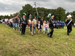 32-07-30-2023-Ausholen Königspaar-Parade