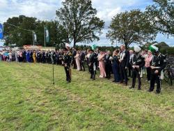 12-07-30-2023-Ausholen Königspaar-Parade