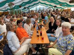 07-29-2022-Schmücken des Festzeltes15