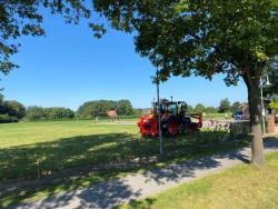 07-05-2022-Herrichten Festplatz und Vogelstange003