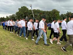 42-07-30-2023-Ausholen Königspaar-Parade